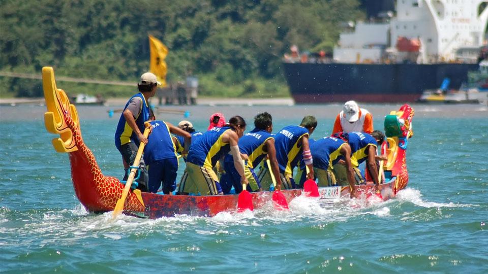 Dayung Perahu Naga - INDOSPORT